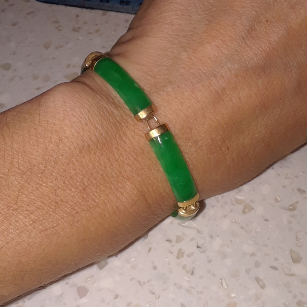 Beautiful Vintage Green Jade and 14k Gold Bracelet